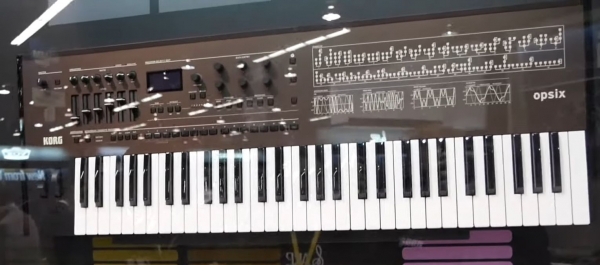 Cs. K&aacute;d&aacute;r P&eacute;ter - XXI. sz&aacute;zadi diszk&oacute;nika, 225. A DX7 visszat&eacute;rhet