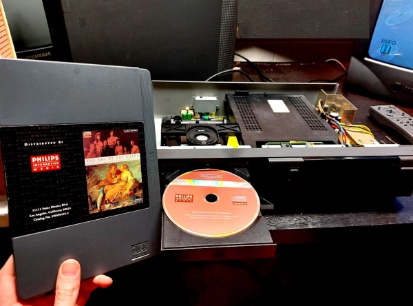 Cs. K&aacute;d&aacute;r P&eacute;ter - XXI. sz&aacute;zadi Diszk&oacute;nika, 471. A CD nagycsal&aacute;d &ndash; CD interactive m&aacute;sodszor